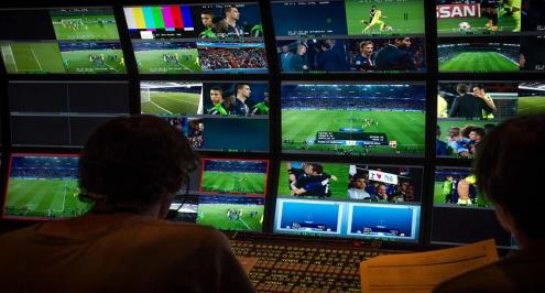 24 كاميرا بقيادة مخرج إسباني وإدارة أجنبية لنظام الفار.. تفاصيل جديدة في نقل مباراة الأهلي والترجي